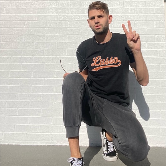 Meet your Posher, Niko - Picture 2 of 3